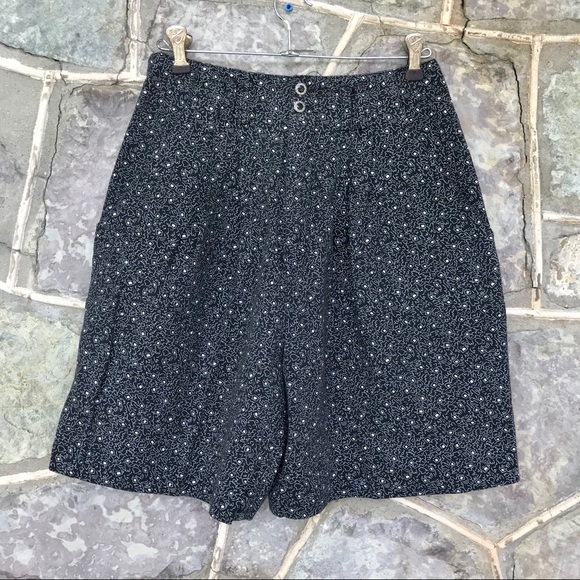 Vintage 80’s fun high waisted shorts - Picture 3 of 7